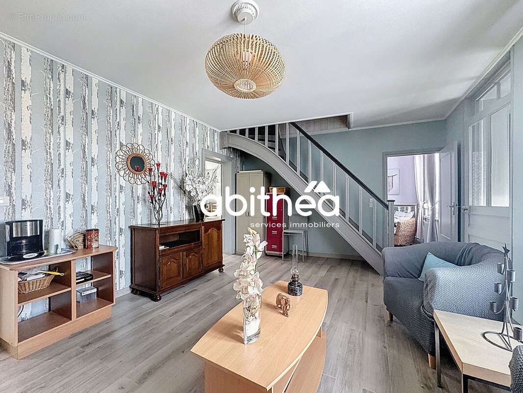 Maison à COURRIERES