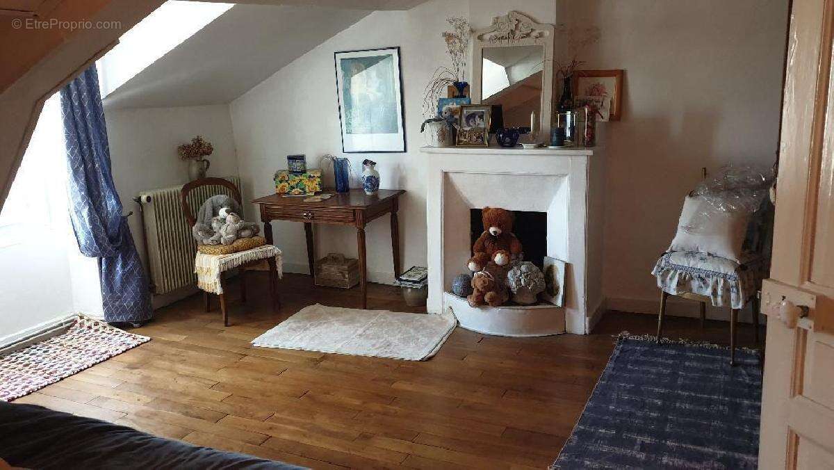 Maison à SAINT-LEONARD-DE-NOBLAT