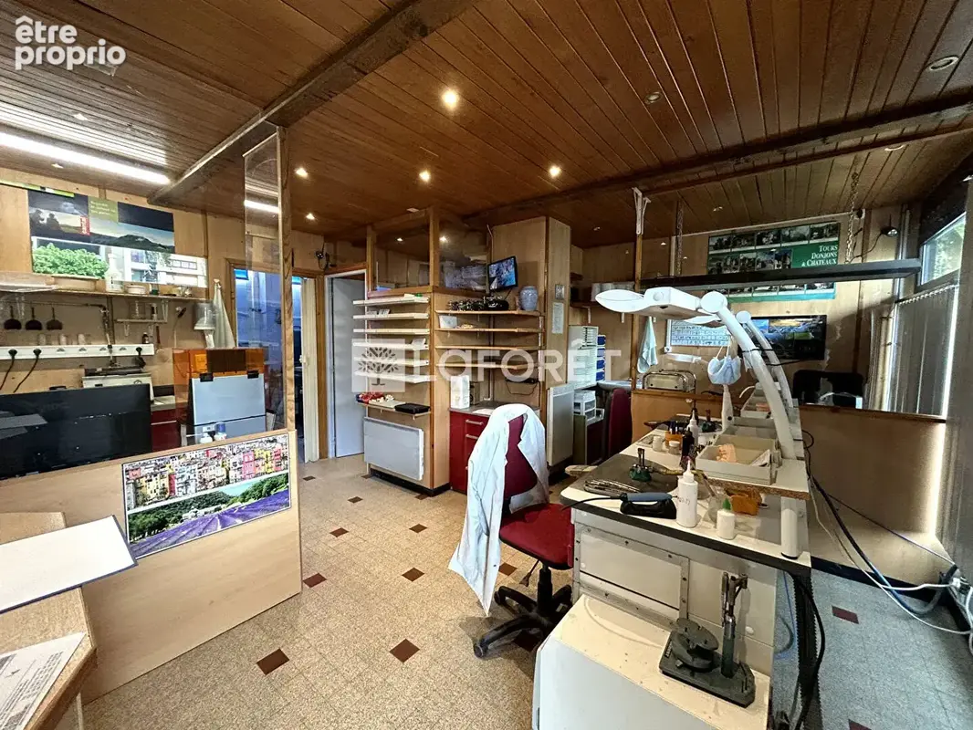 Local d'activité 42 m2 - Aurillac - photo 2