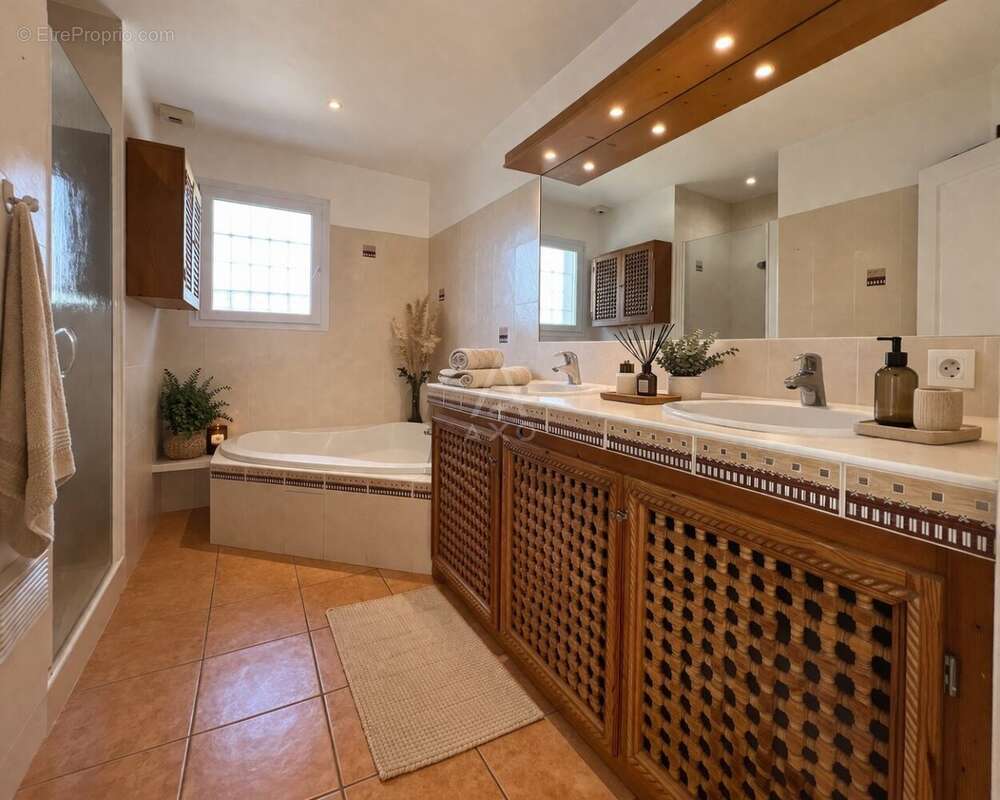 Maison à UCHACQ-ET-PARENTIS