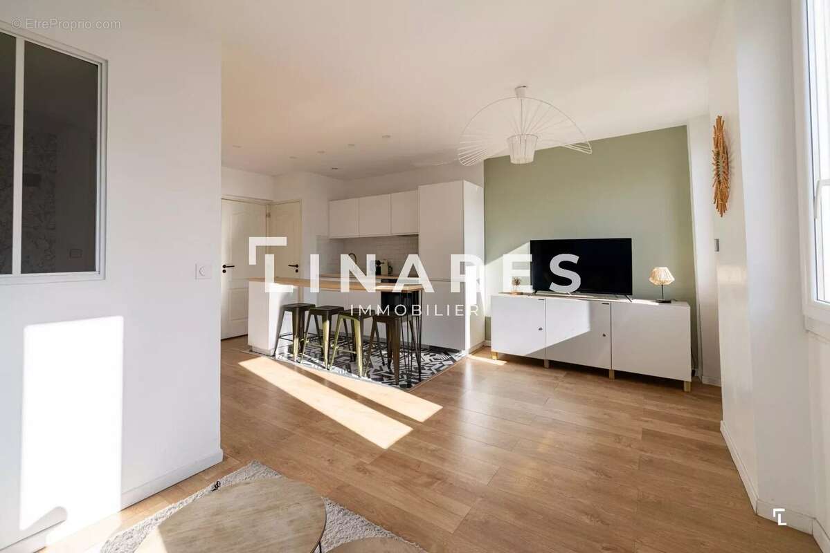 Appartement à MARSEILLE-1E