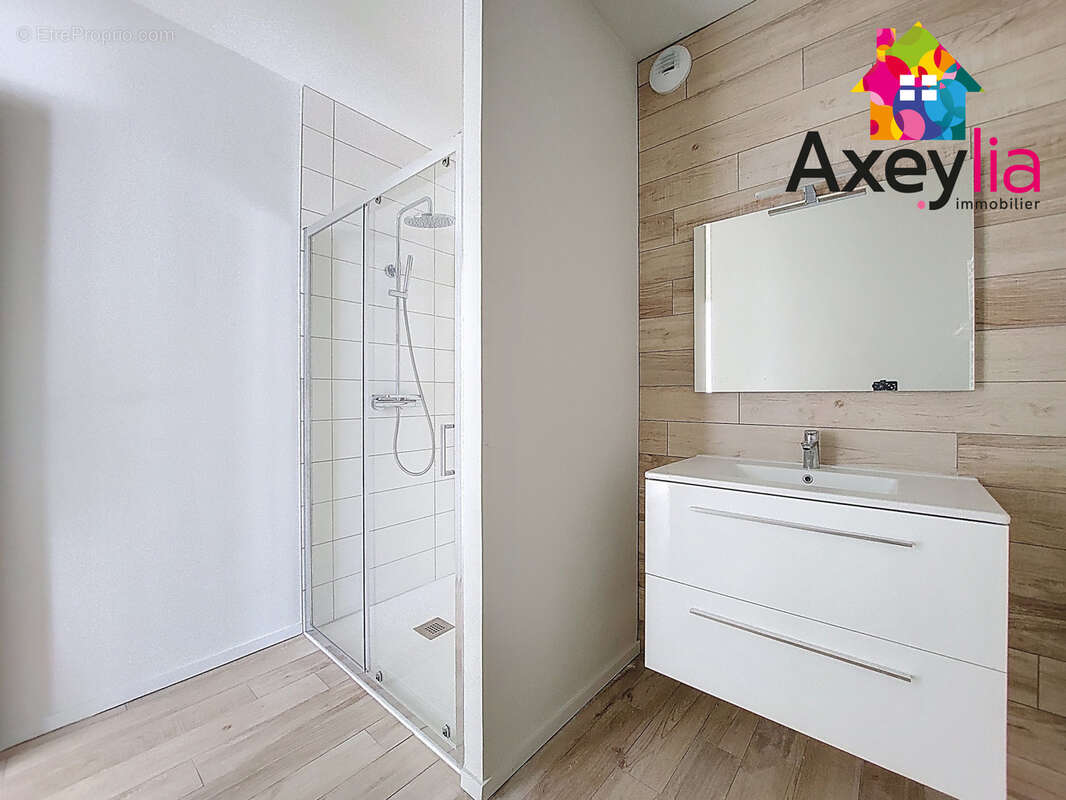 A vendre - roanne hyper centre - appartement t2 62 m2 avec exterieur, parking privé et cave (lot 14) - photo 6