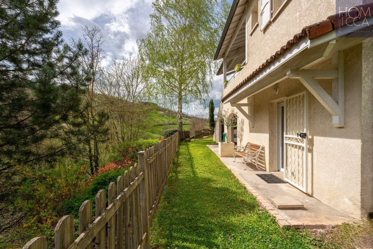 Maison à COURZIEU