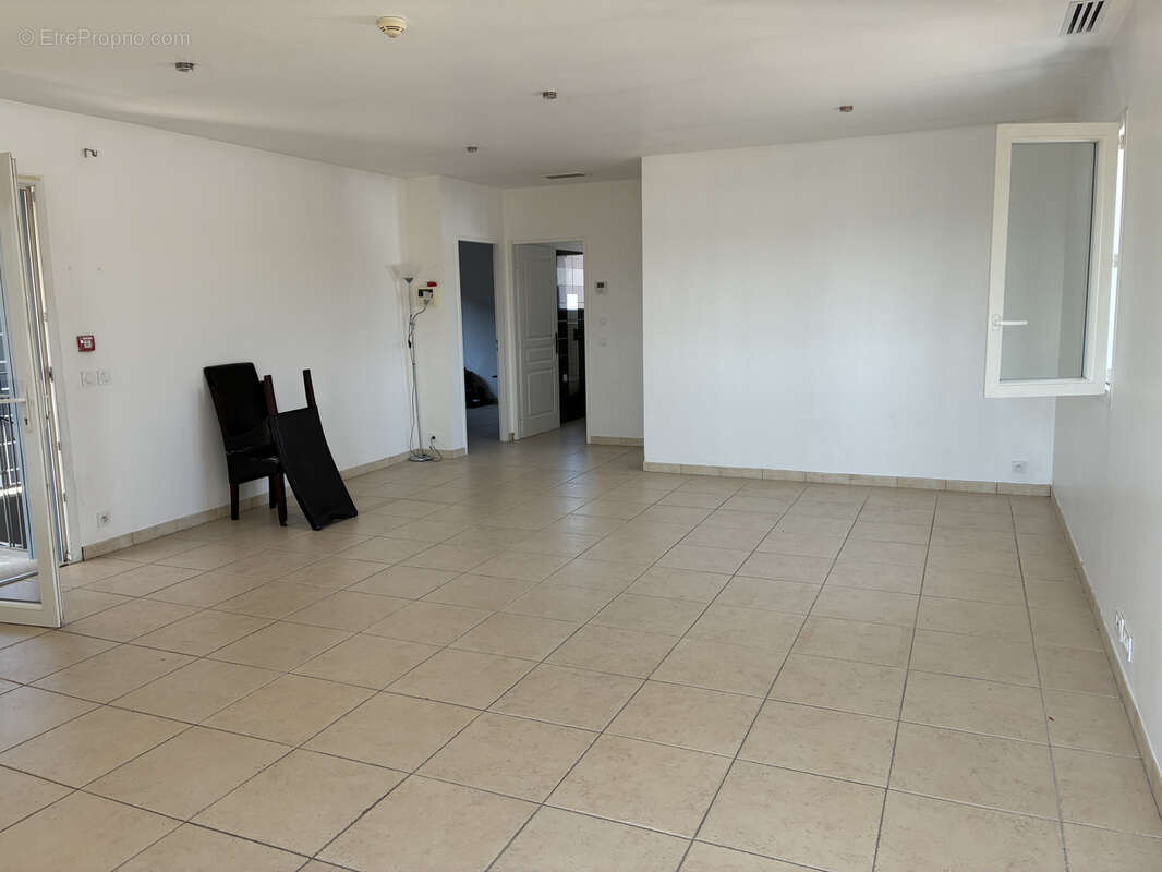 Terrain avec local commercial a vendre - 2600 m2 proche autoroute - photo 6