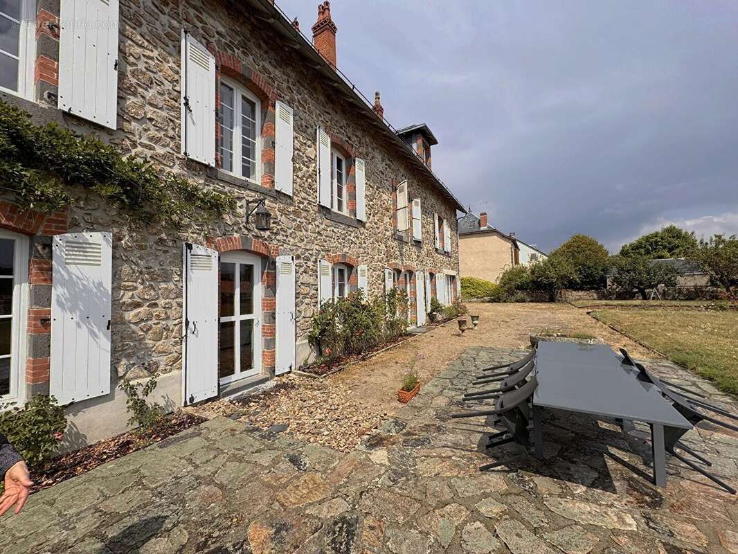 Maison à RUYNES-EN-MARGERIDE