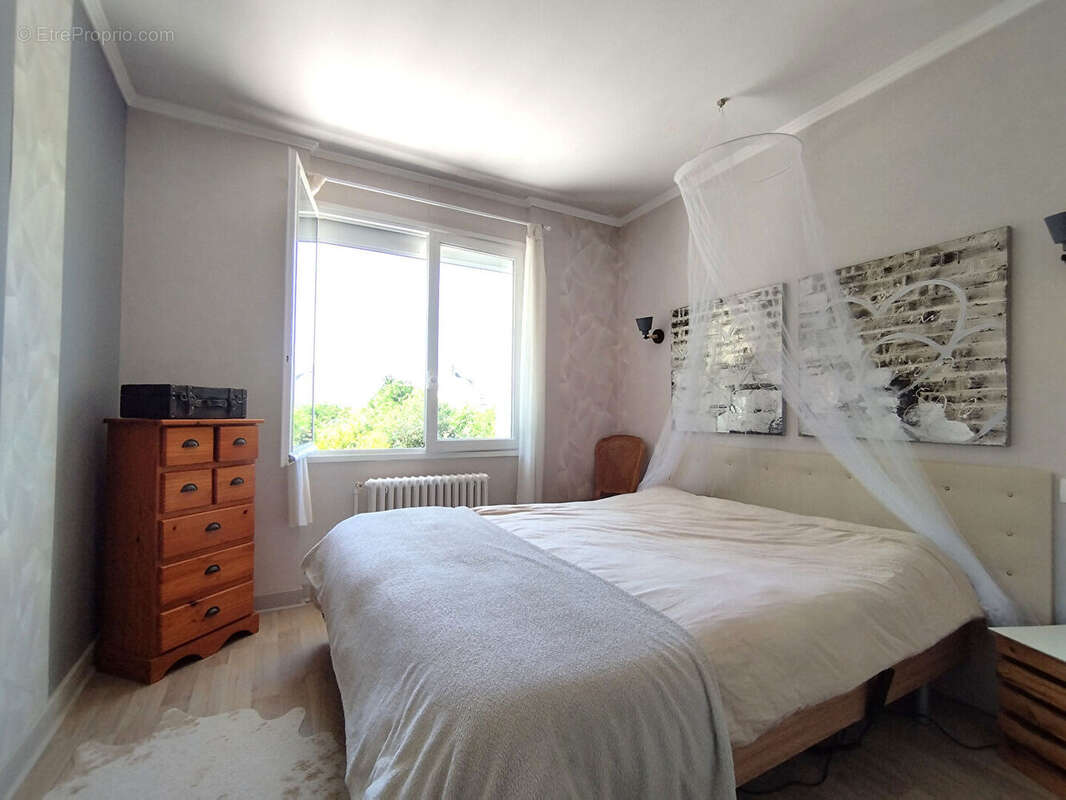 Maison à LA VILLE-AUX-DAMES