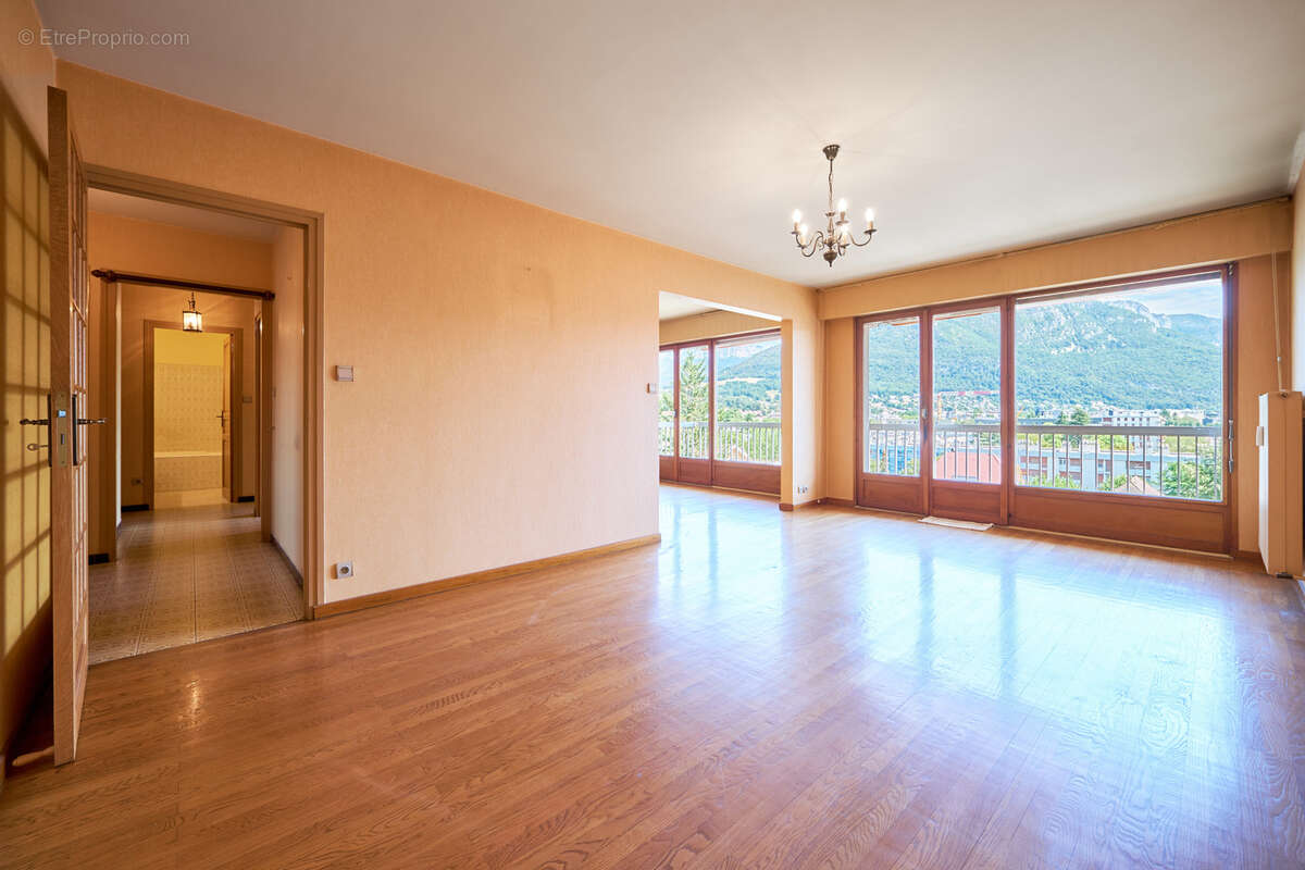 Appartement familial de 98 m2 situé au dernier étage d’une résidence dans le quartier recherché des Clarines. - photo 2