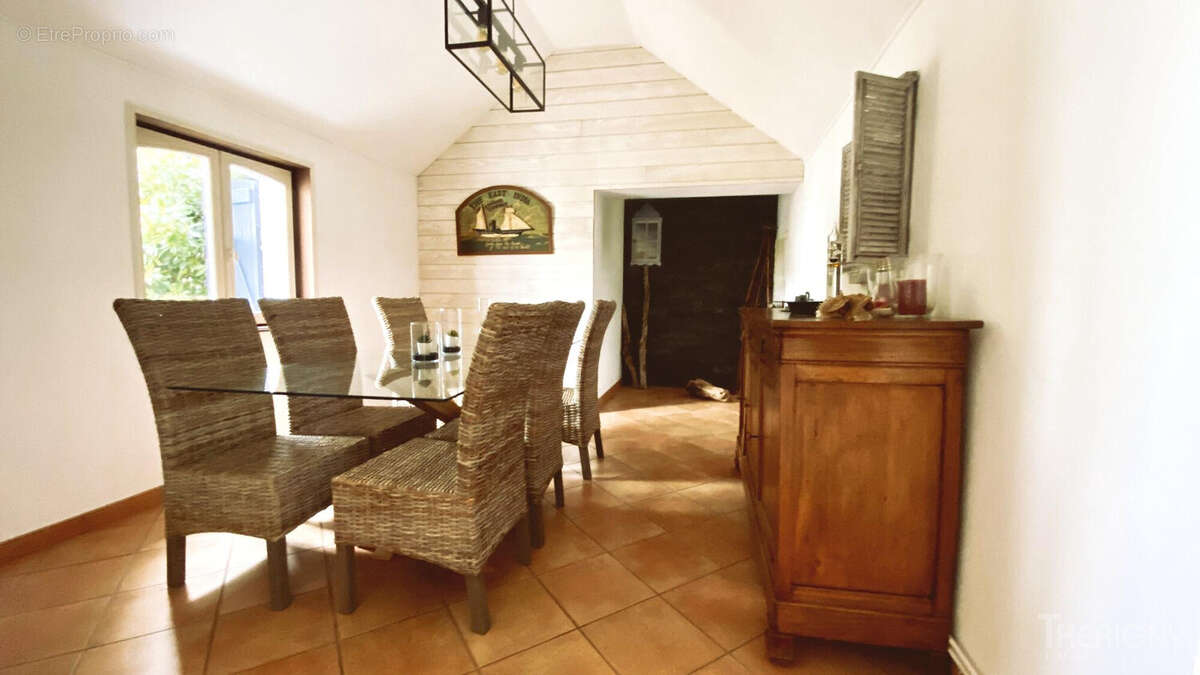 Maison à FEUQUIERES-EN-VIMEU