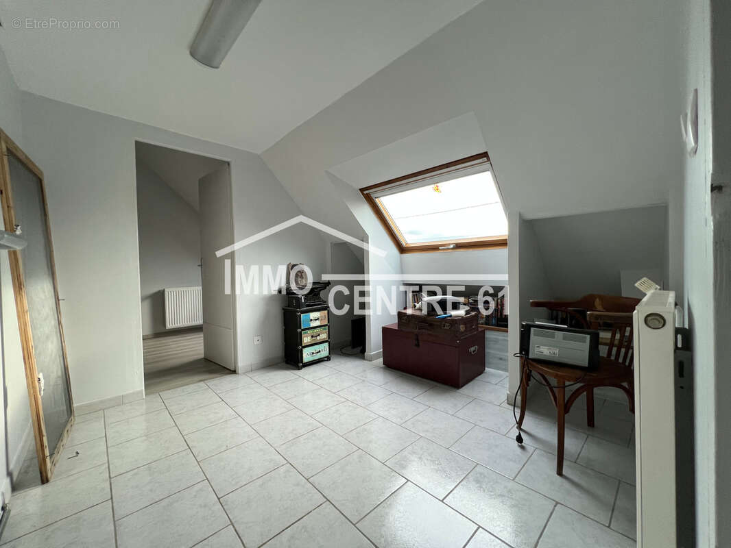 Maison à CARROUGES