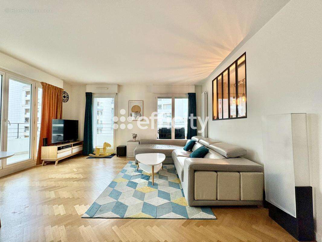 Appartement à COURBEVOIE