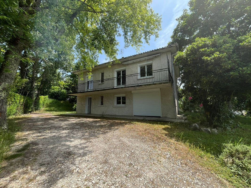 Maison à PUJOLS