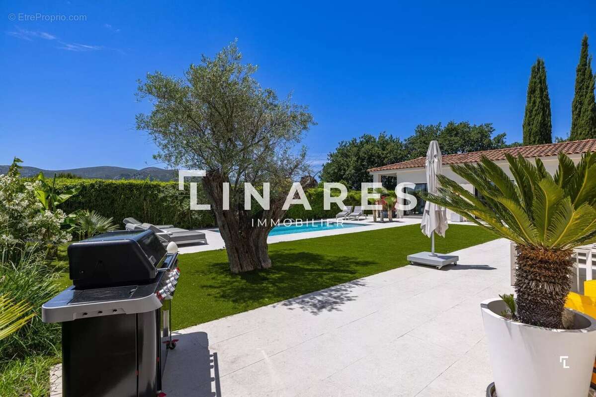 LIGNES D'EXCEPTION - Villa Plain Pied T5 de 172m2 - Piscine sel chauffée -  Terrain 1400m2 - 13011 Marseille - photo 23