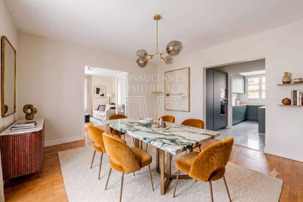 Appartement à NEUILLY-SUR-SEINE
