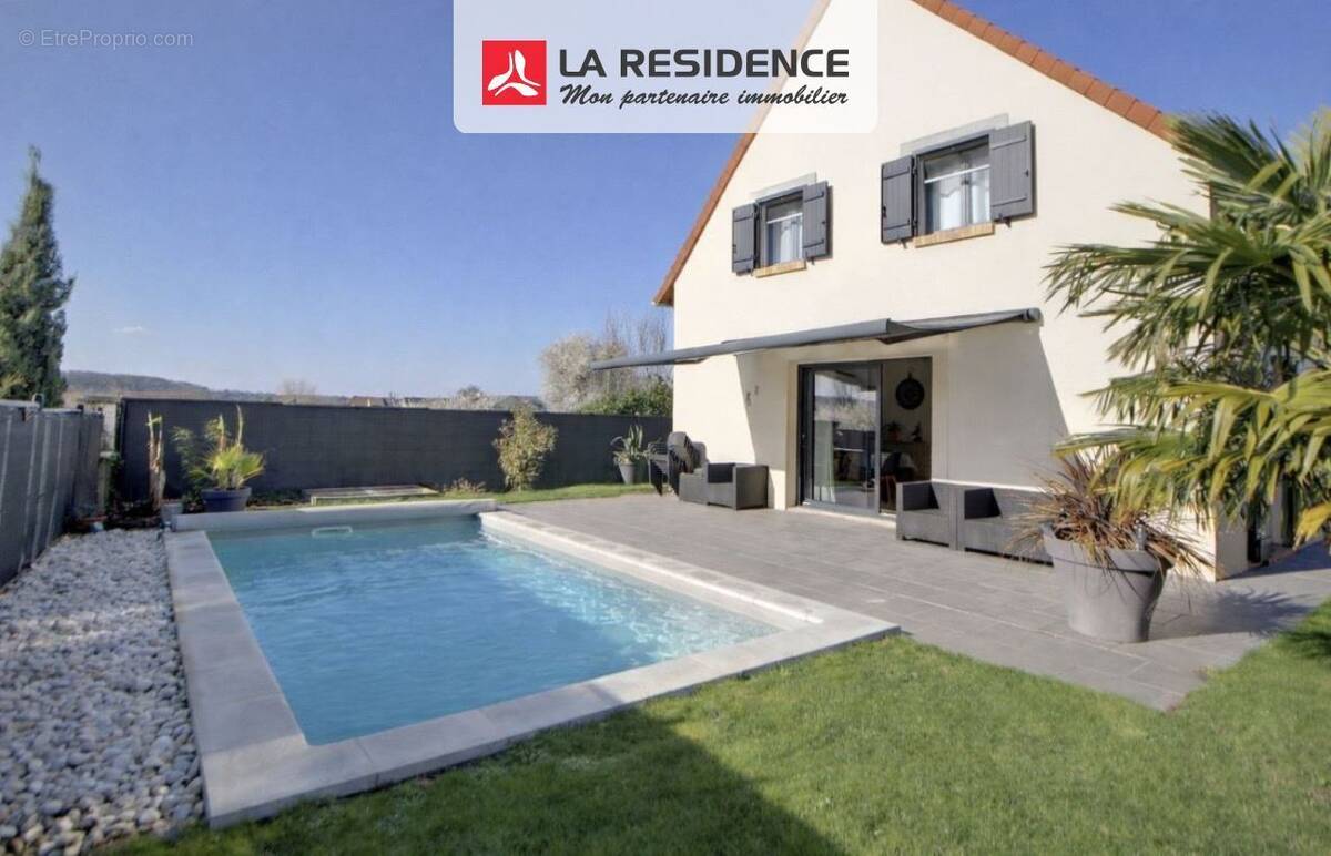 Maison à COURCELLES-SUR-SEINE