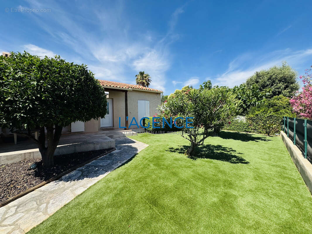 Maison de plain pied rénovée T5 90m2 avec terrain 447m2 - photo 2