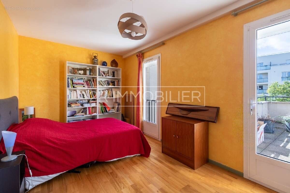 Maison à SAINT-THIBAULT-DES-VIGNES