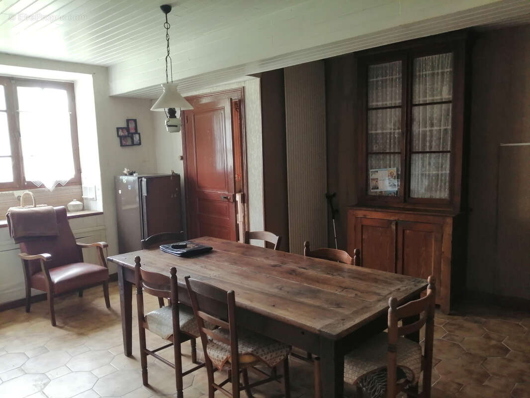 Maison à LUSIGNAC