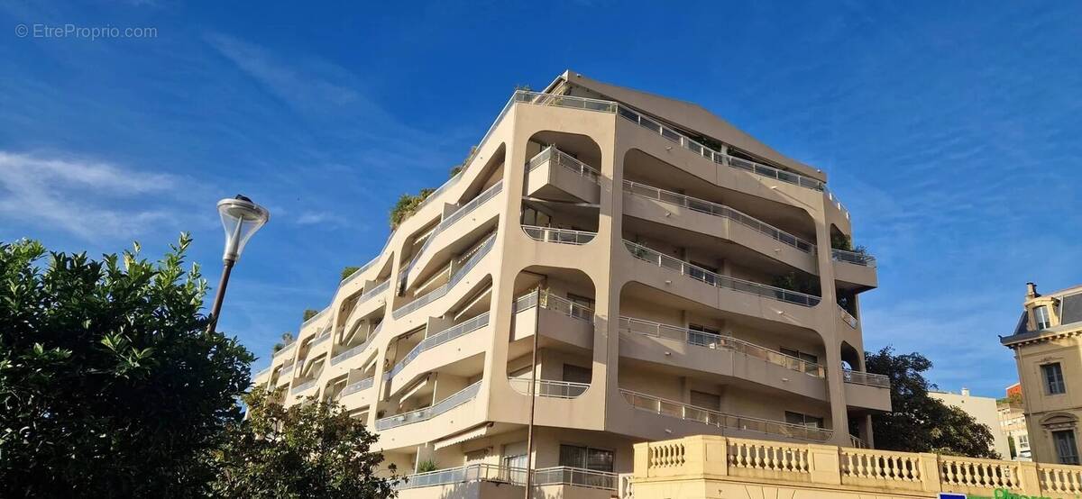 Photo Appartement à Grasse au prix de 273 000€