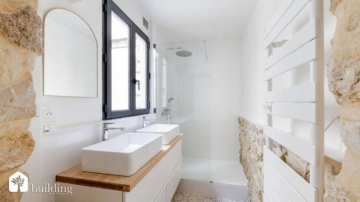 À vendre - Levallois-Perret Parc des 5 Continents - Maison ancienne rénovée avec terrasses de 139 m² - photo 10