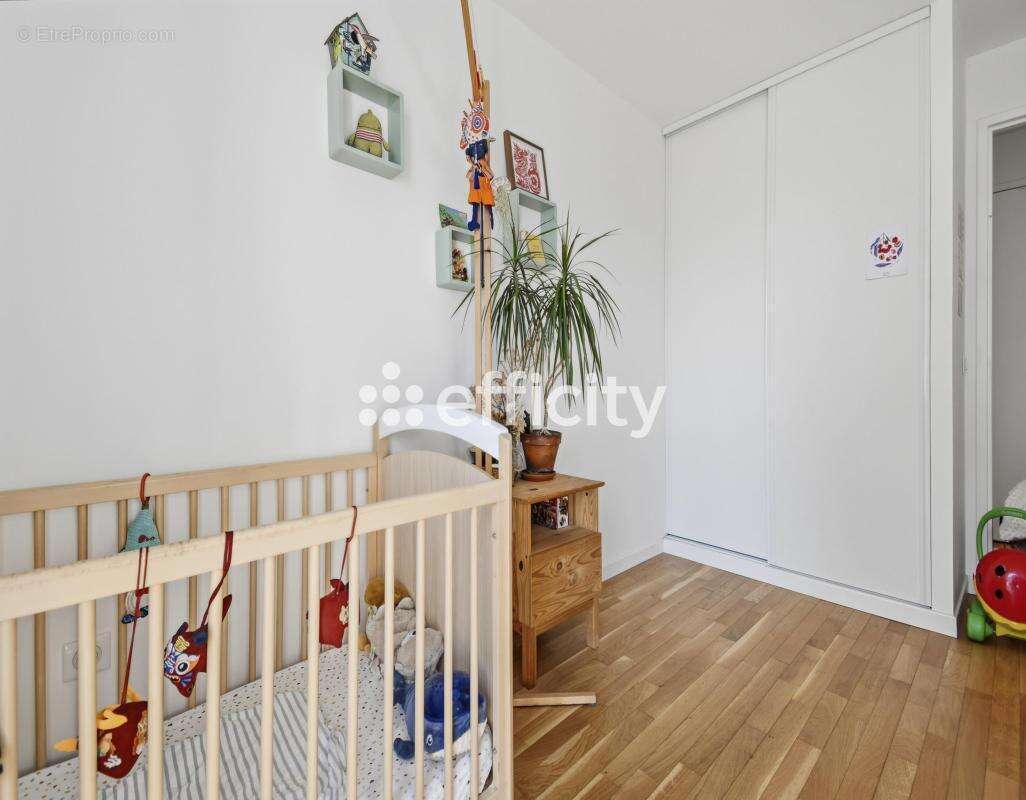 Appartement à COURBEVOIE