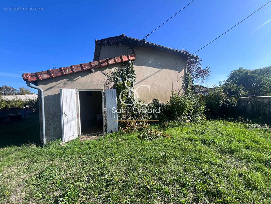 Maison à SAINT-YRIEIX-SUR-CHARENTE
