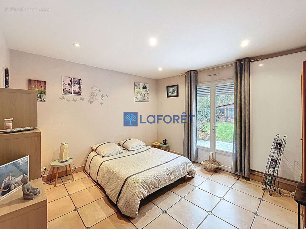 Maison à VAUX-LE-PENIL