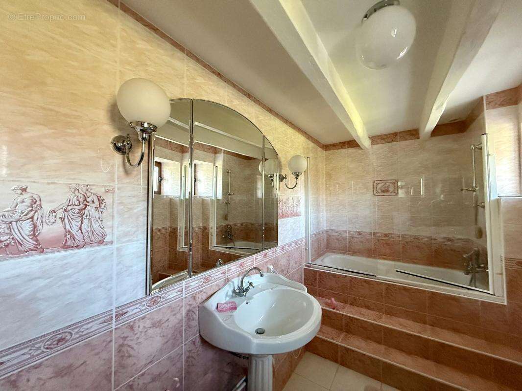 Maison à CLUSSAIS-LA-POMMERAIE