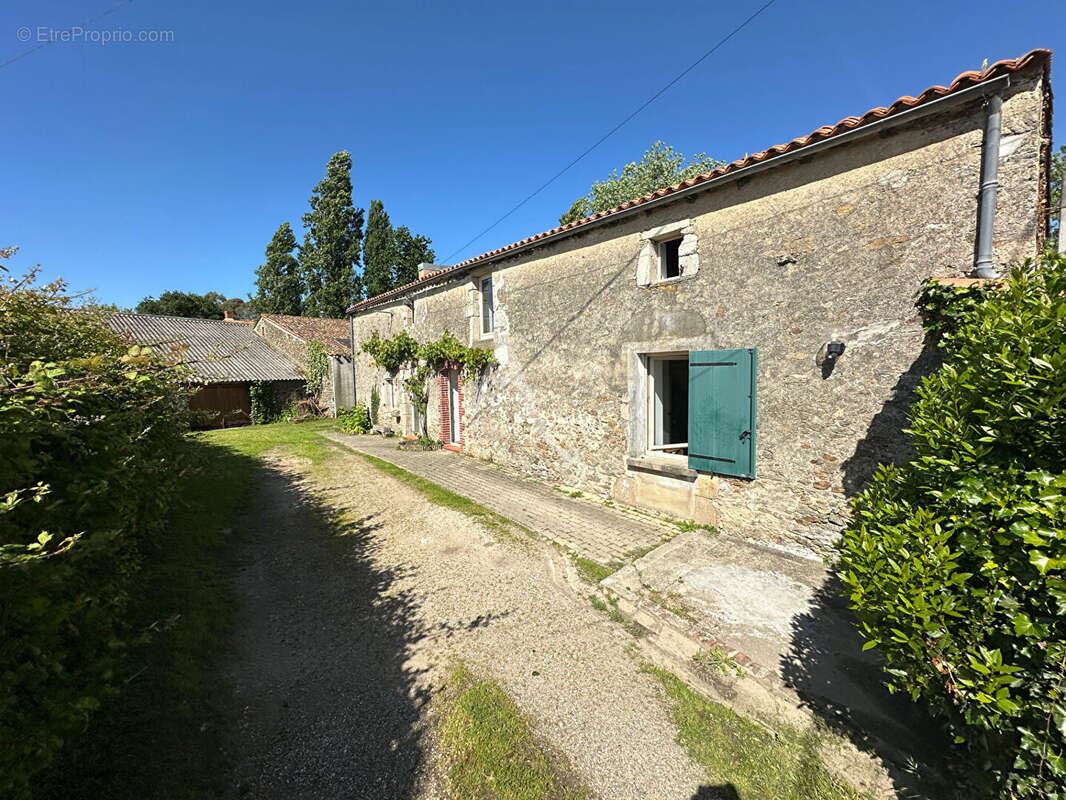 Maison en pierre 3 chambres + mezzanine 154 m² à vendre dans un hameau d'Aizenay - photo 12