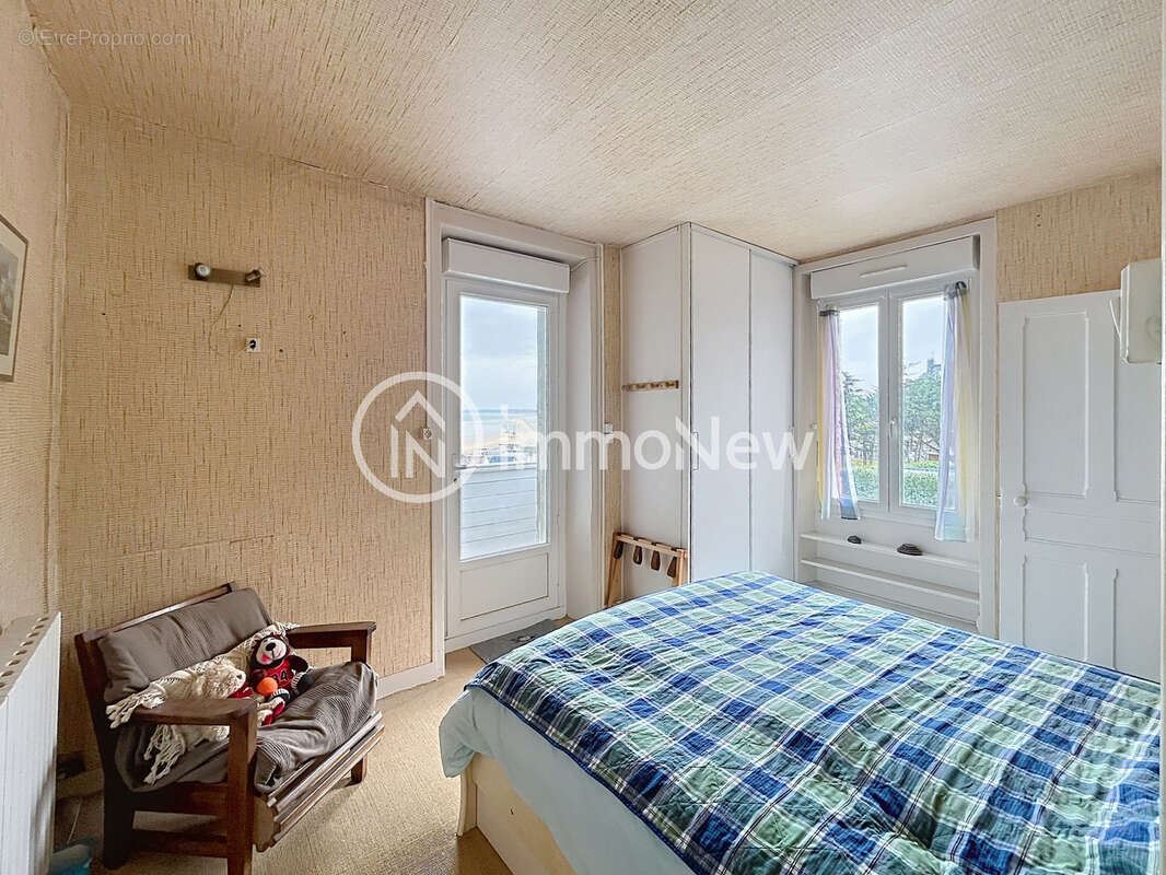 Une maison de famille en pierres à CAROLLES PLAGE - photo 7