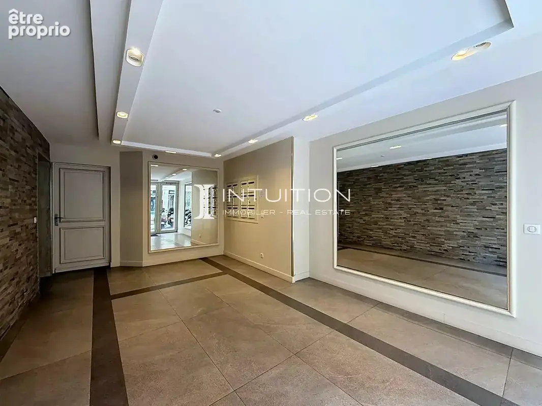 Cannes - Croisette : Appartement d’angle 3 pièces de 100 m², étage élevé, vaste terrasse - photo 10