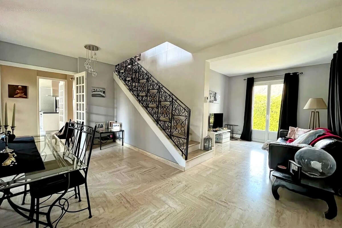 Maison à CRECY-LA-CHAPELLE