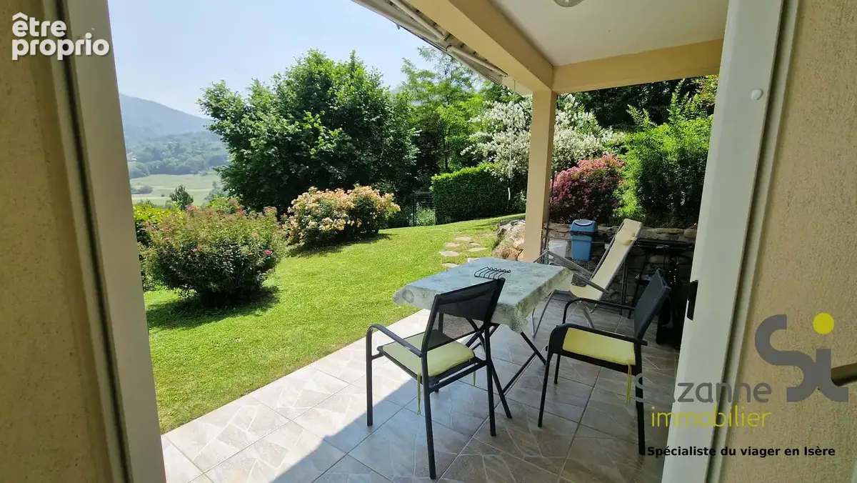 Terrasse au RDCH du T2