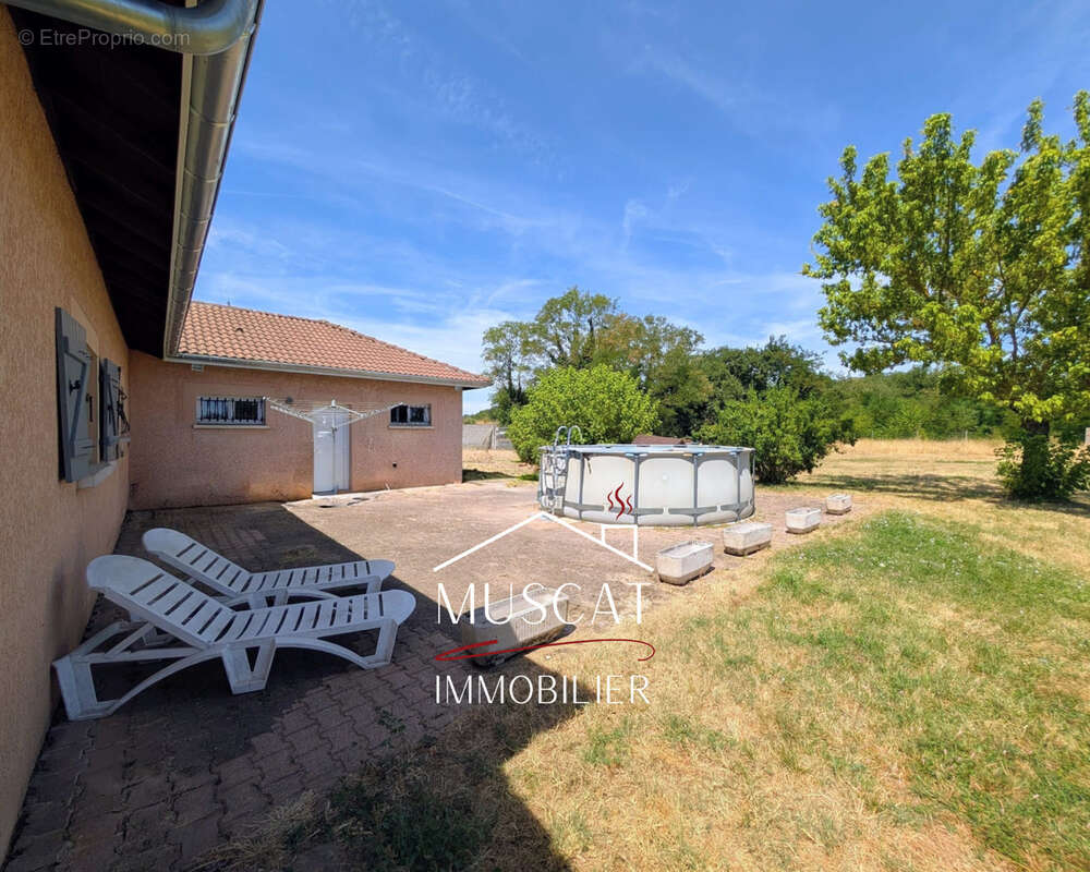 GRENAY - Maison plain-pied - double garage - terrasse - jardin - photo 11