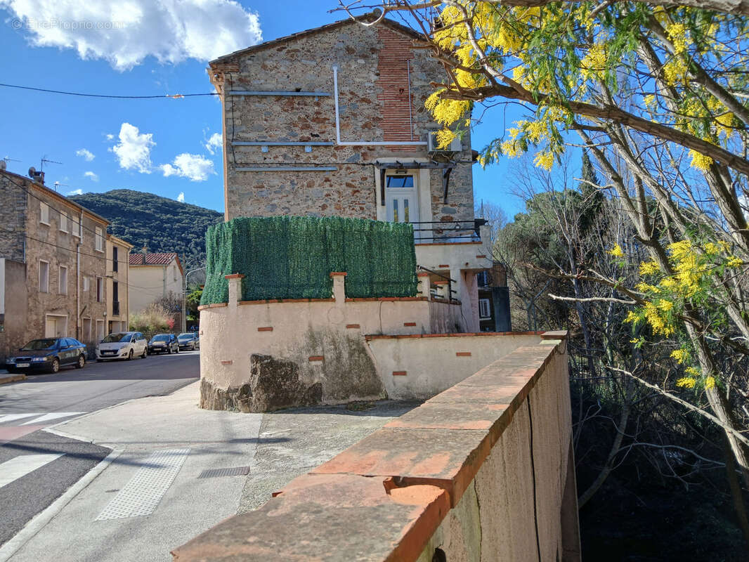 Appartement à REYNES