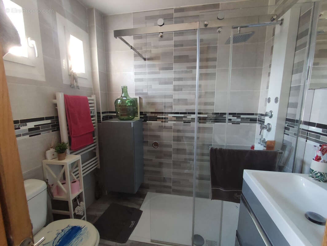 Maison à CHEVILLON-SUR-HUILLARD