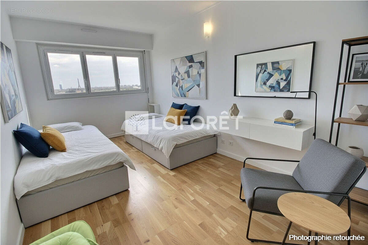 Appartement à COURBEVOIE