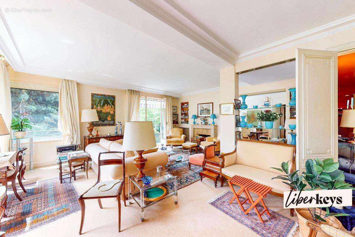 Appartement à PARIS-16E