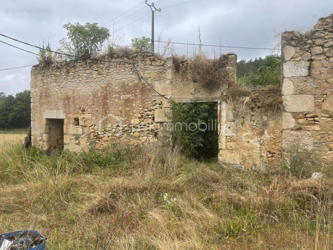 Maison à rénover avec dépendances - photo 9