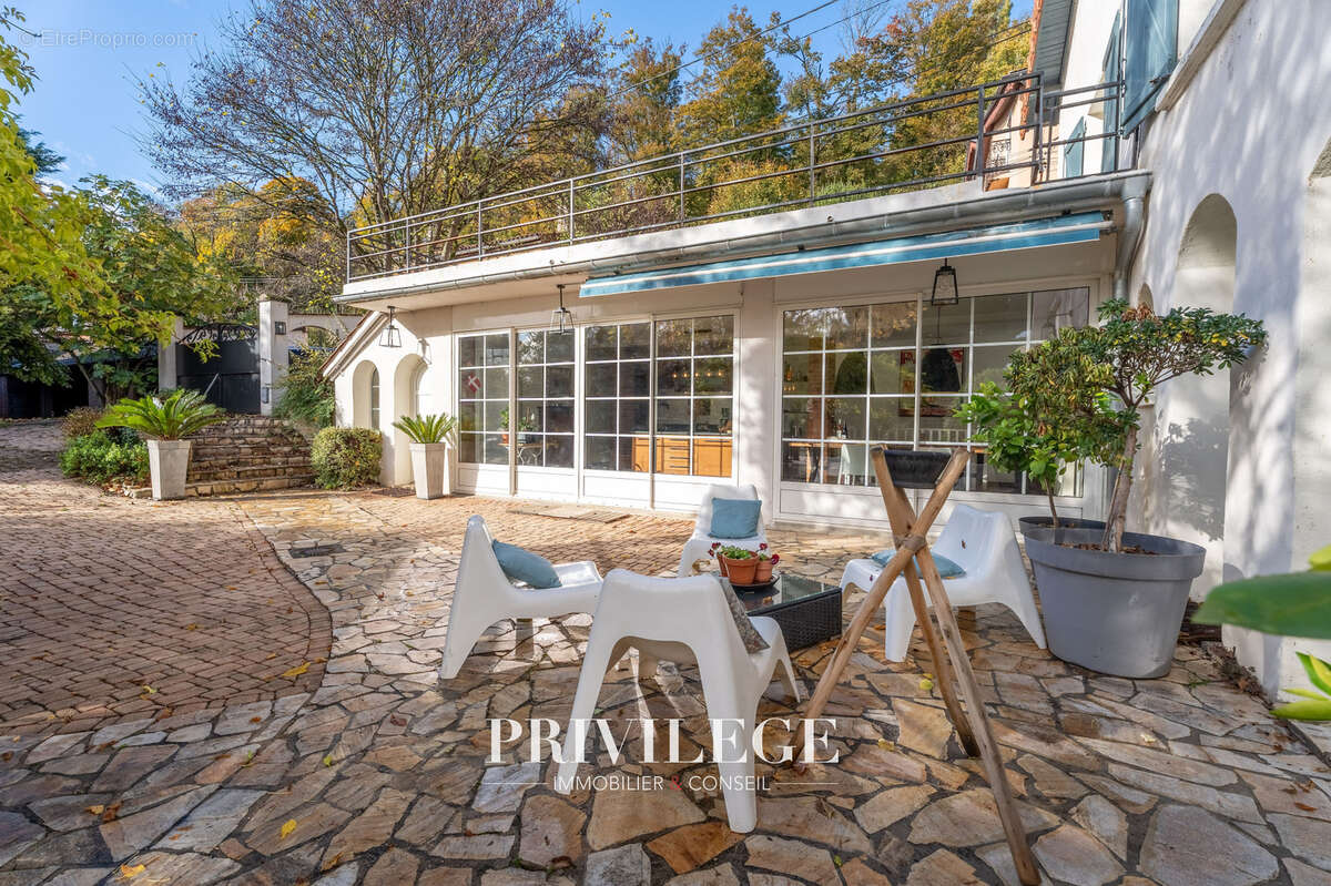 Maison à COLLONGES-AU-MONT-D&#039;OR