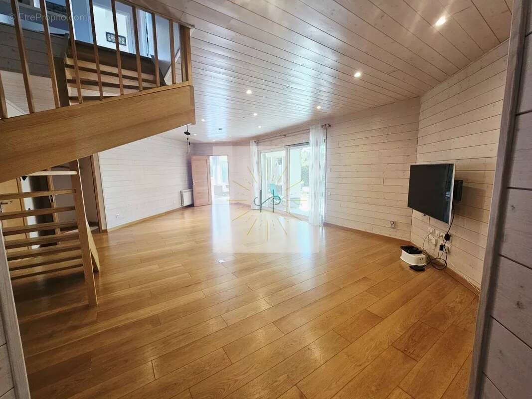 Maison à MONTELIMAR