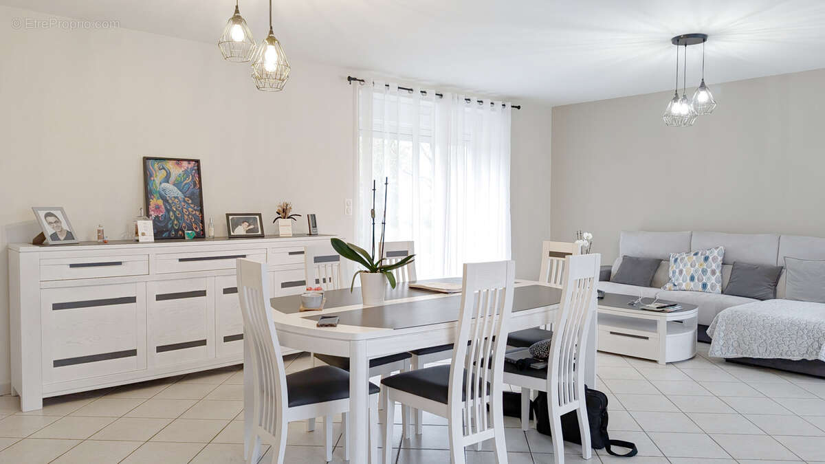 Maison à LES LANDES-GENUSSON