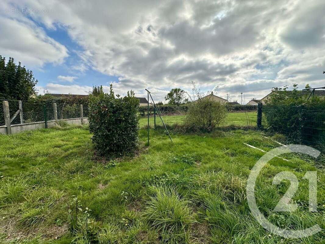 Maison à THIRON-GARDAIS