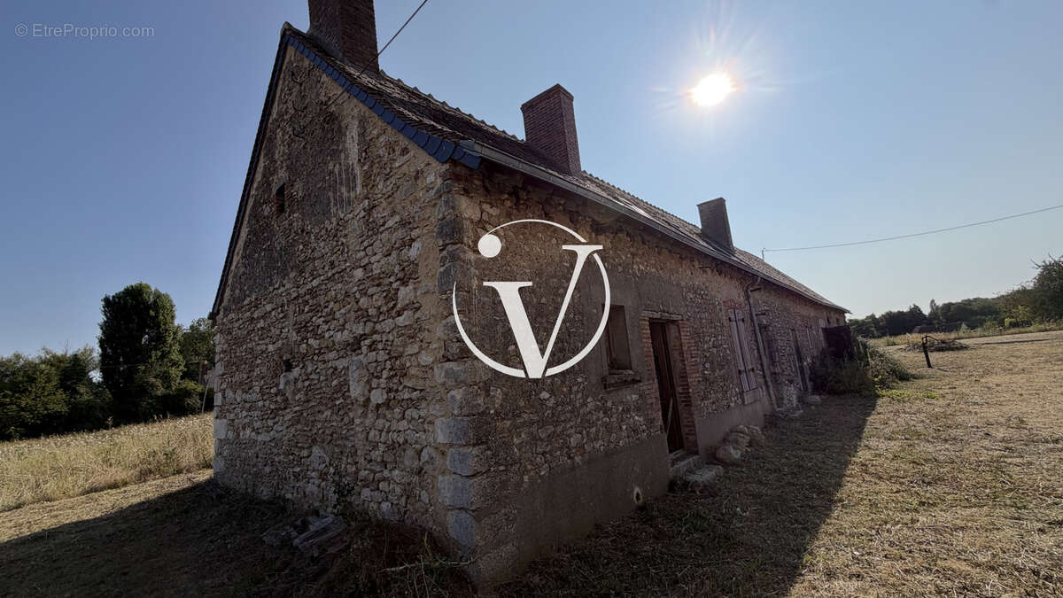 Maison 128 m² à Gombergean  - photo 9