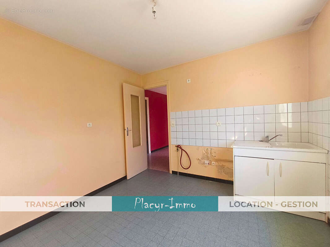 Maison à BAGE-LE-CHATEL