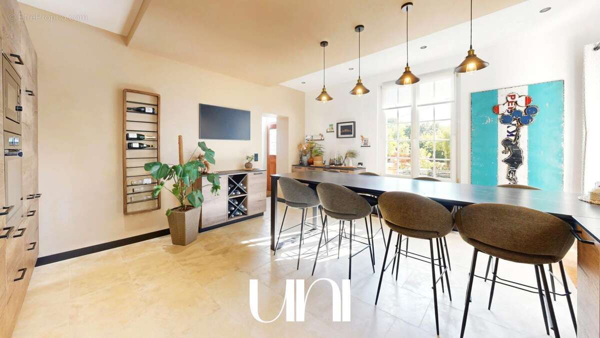 Maison 7 pièces de 230m² avec gîte indépendant - BAYEUX - photo 3