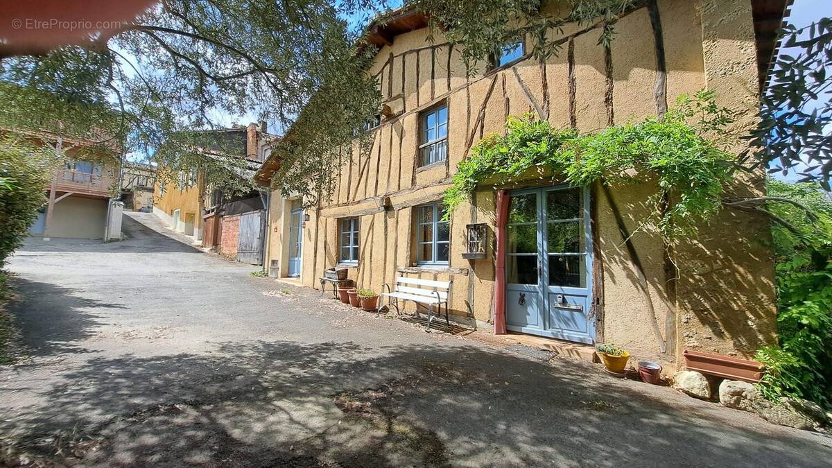 Traditional village house with timber-framed façade on a quiet street in Southwest France. - Maison à BASSOUES