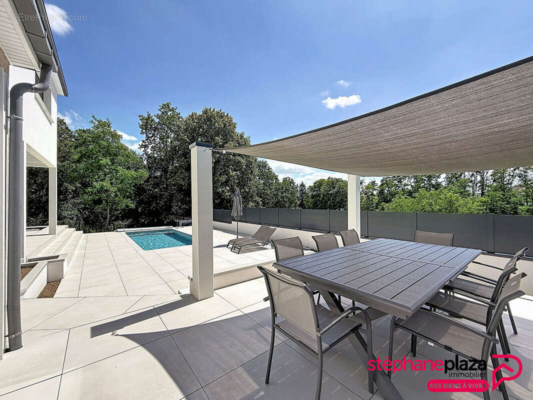 Maison contemporaine 2025 avec piscine et vue dégagée - photo 10