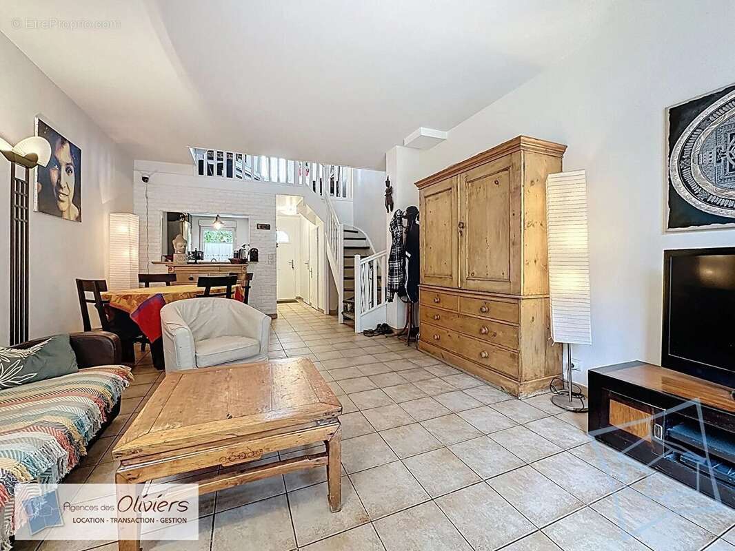 Maison à VOISINS-LE-BRETONNEUX