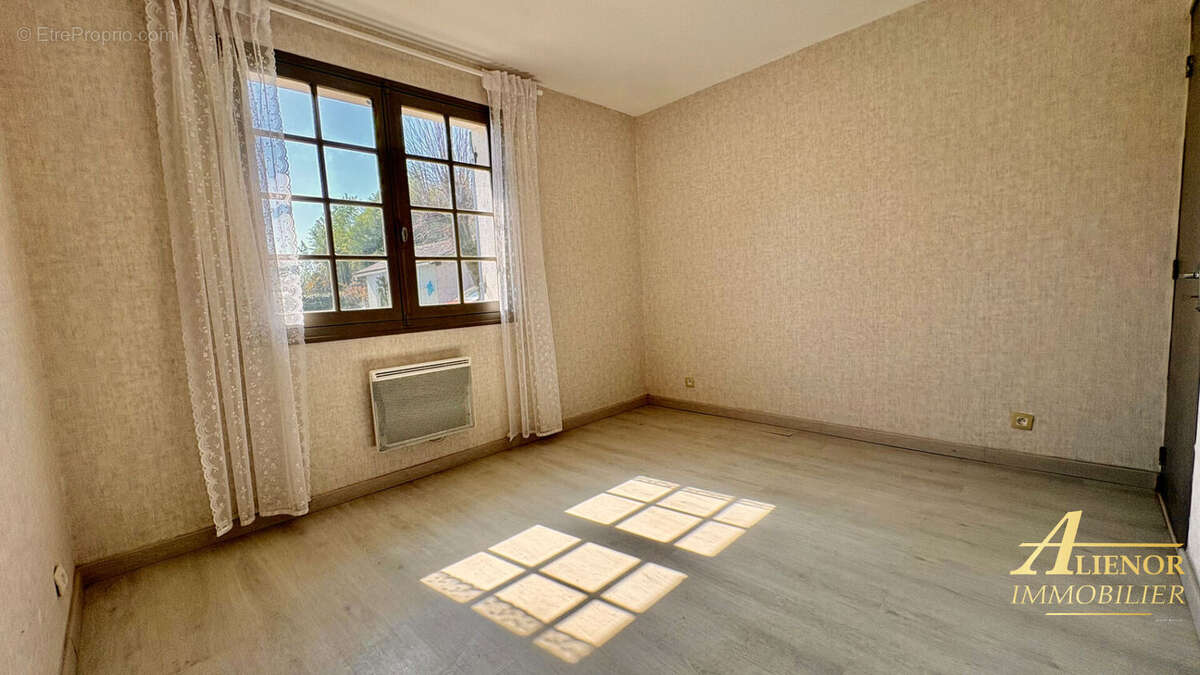 Maison à SAINT-LEON-SUR-L'ISLE