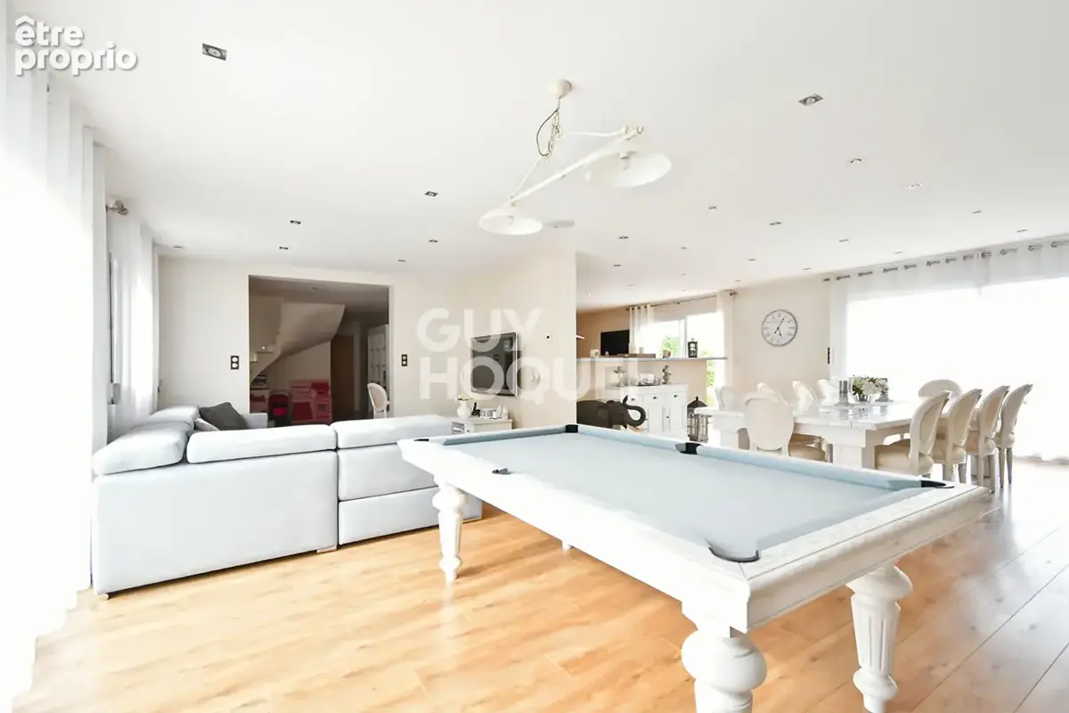 Propriété contemporaine de 309 m², 5 chambres, cinéma privé et terrain de 2 600 m² - photo 5